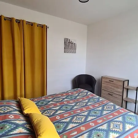 Maison 50 M De La Valentin 度假居