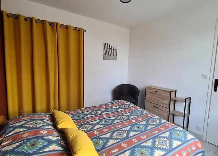 Maison 50 M De La Valentin بيت للعطل