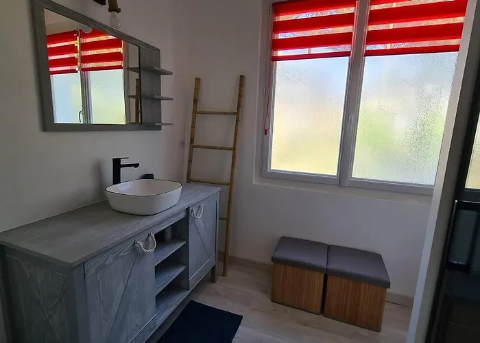 Maison 50 M De La Valentin بيت للعطل